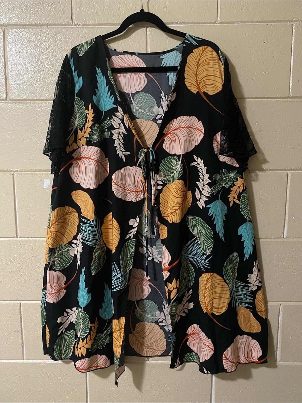 SHEIN Black Floral Tie-Front Short Sleeve Top